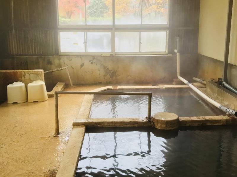【大浴場】温泉も地中から出て空気に触れると劣化が始まるので、源泉に近い大浴場のお湯が最も新鮮で効能豊か