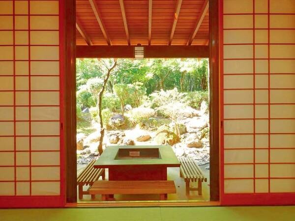 【庭園眺望♪8畳＋6畳　1階和室】庭園眺望の１階和室は、８畳と６畳の二間続き/例