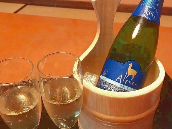 【カップルプラン特典/写真例】ご夕食時にスパークリングワイン(ハーフボトル)をお付けいたします♪