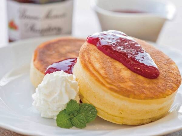 【パンケーキ/例】（現在一部メニューにおいてスタッフによる取り分けを実施しています）