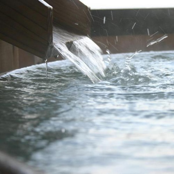 【露天風呂付客室/例】露天風呂に浸りながら、海を眺める湯あみ時間