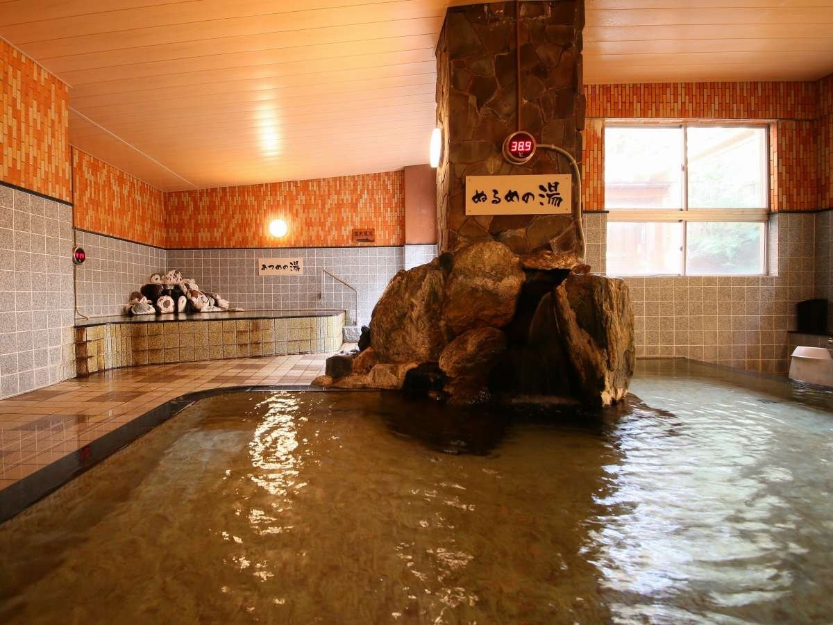【大浴場】あつ湯・ぬる湯がそろう大浴場