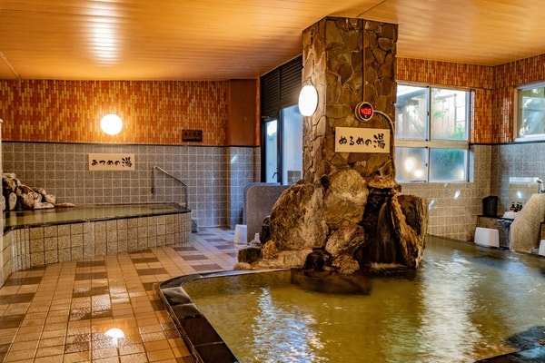 【大浴場】あつ湯・ぬる湯がそろう大浴場