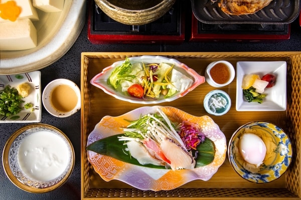 【朝食/例】伊豆の名物の干物や、鯛しゃぶ、ご飯はふっくら炊き立てをご用意！
