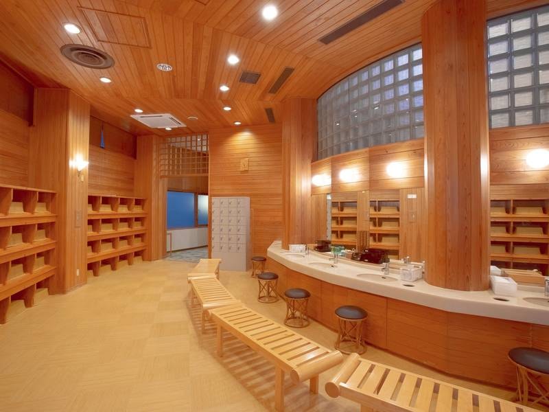 【大浴場(脱衣所)】