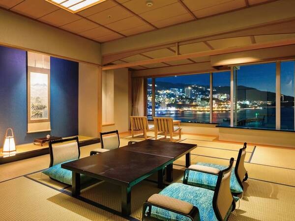 【和室/例】大きな窓から海と熱海市街の夜景を一望！