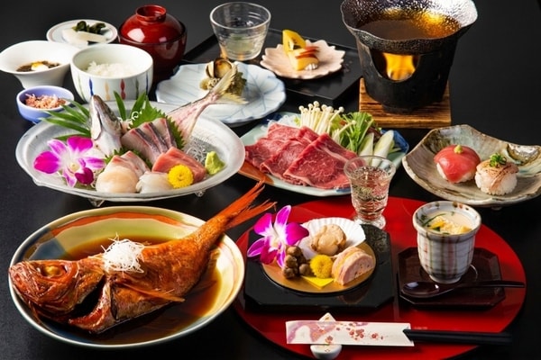 【夕食:満開会席/例】伊豆の名物の金目鯛をメインに和牛しゃぶしゃぶなどを味わえる会席