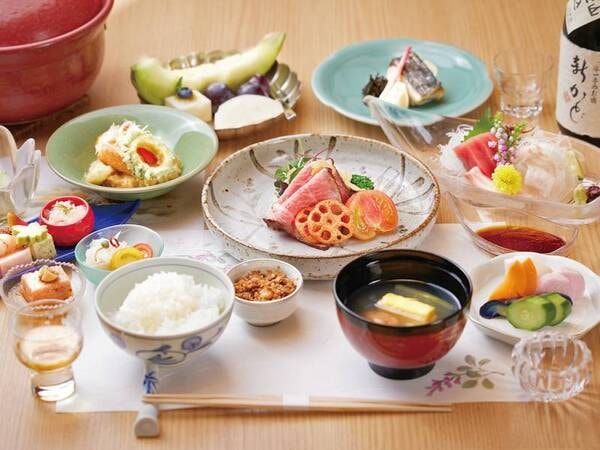 【夕食/例】夕・朝ともにゆったりお部屋食。季節折々の会席料理をご用意