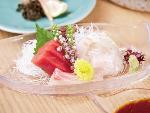 【夕食/例】夕・朝ともにゆったりお部屋食。季節折々の会席料理をご用意