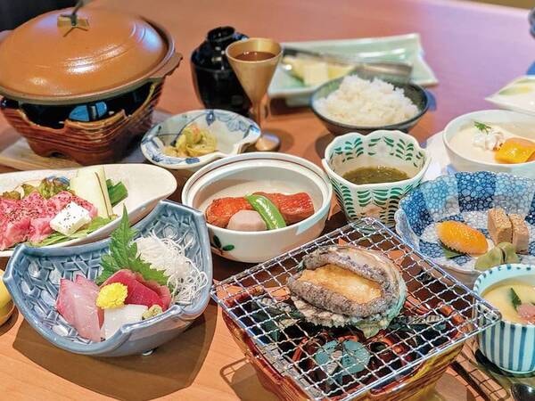 【★贅沢★鮑踊り焼き&金目鯛&和牛/写真一例】鮑の踊り焼きをお一人に1個ご提供!和牛もお造りも金目鯛切り身の煮付けもお楽しみいただけます