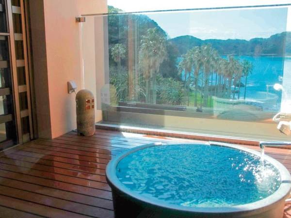 【客室露天風呂/例】全室に弓ヶ浜を望む露天風呂付き！
