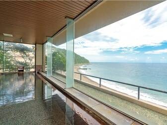 伊豆大島を正面に臨む眺望絶佳の宿 熱川館/【「碧天」婦人大浴場】展望大浴場