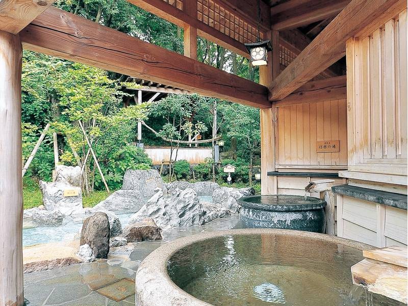 【大浴場・壺風呂】ゆったり一人用の壺風呂