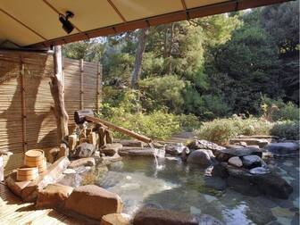 湯回廊 菊屋（共立リゾート）／【露天風呂(朱雀の湯)】移りゆく風情が愉しめる