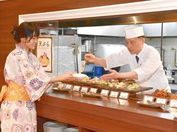 【夕食バイキング/例】日替わりの出来立て料理も充実