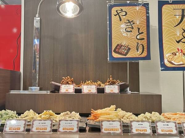 【夕食バイキング/例】揚げたての天ぷらは、季節の野菜なども並ぶ