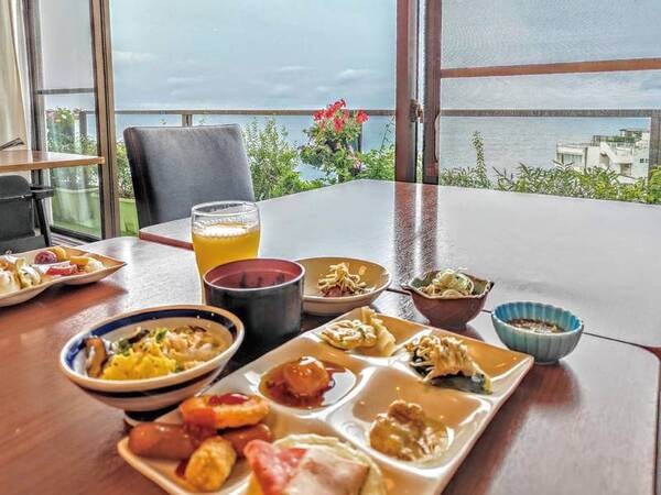 【朝食バイキング/例】お席の空き次第では海を眺めながらのお食事も※お席の予約はできかねます。