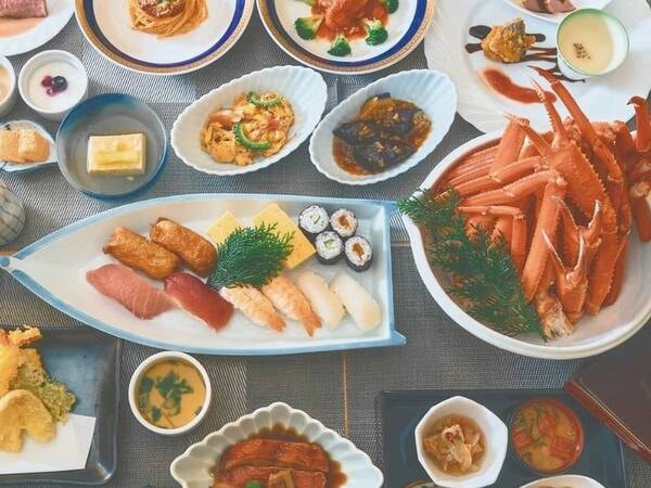 【夕食/例】約70品のお料理を和洋中バイキングにてご用意しております。