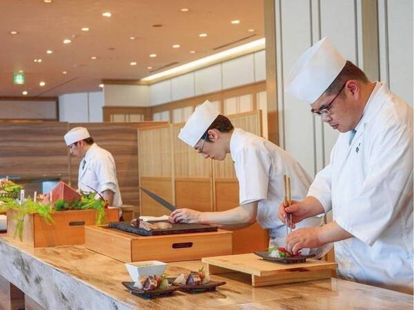 【夕食ビュッフェ/例】ライブキッチンから提供されるお料理に心躍る♪