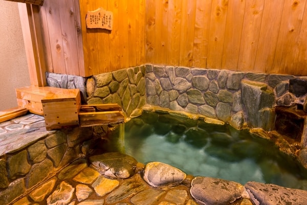 【客室風呂/例】お部屋の雰囲気に合わせた、プライベート空間での湯あみを満喫