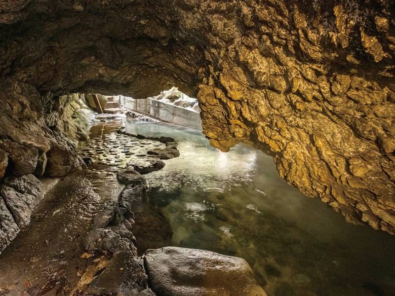溶岩洞窟風呂(※有料※宿から徒歩5分)