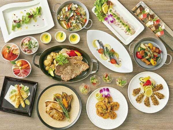 【夕食/ブッフェ例】サーロインステーキ、お好み具材で楽しむ「じぶん丼」、揚げたての天ぷら、金目鯛など地の物をふんだんに盛り込んだ「刺盛り」等※お品書き一例