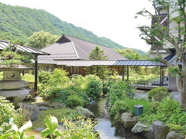 敷地面積一万坪を誇る日本庭園「華松園」
みなかみの大自然を庭園の中から感じることができます。