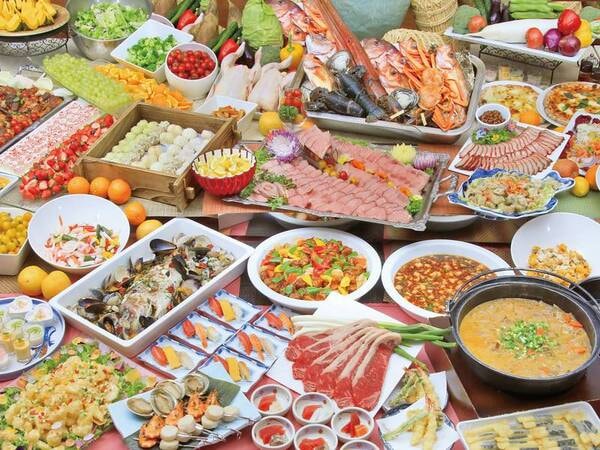 旬の食材を味わえる約50種バイキング/例