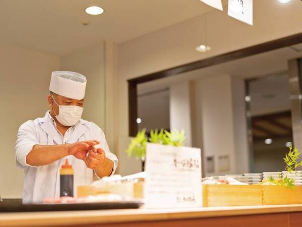 職人が目の前で握る寿司は絶品/夕食例