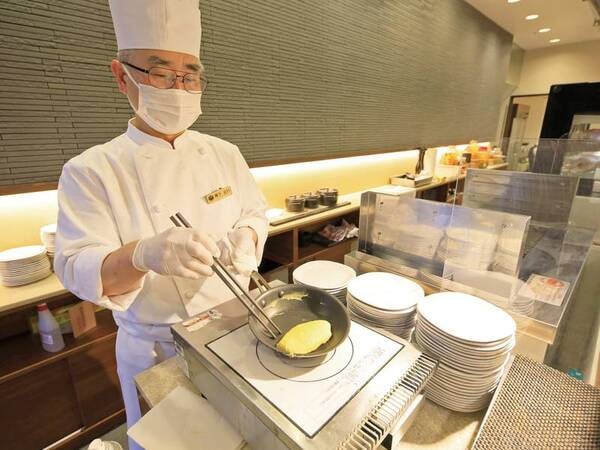 実演調理!焼きたてのオムレツ/朝食例