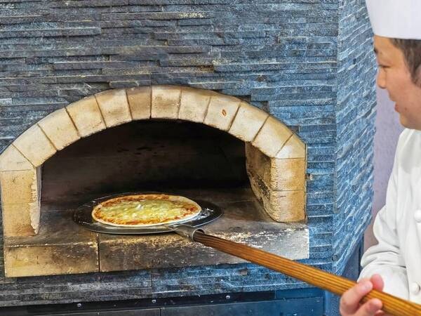 【バイキング/例】専用の窯で焼くピザ