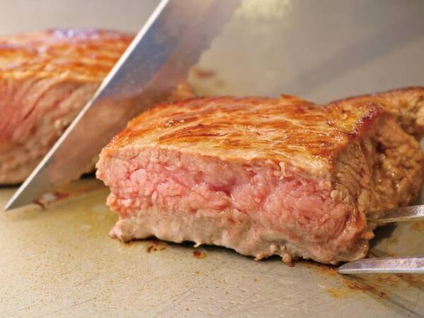 【バイキング/例】人気の一品！アツアツ牛肉の鉄板焼