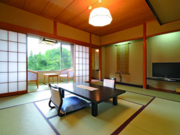【山側和室/例】10畳の和室は昭和レトロの趣