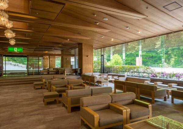 【ロビー】広々としたロビーでお出迎え