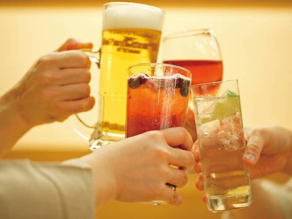 夕食時はソフトドリンクや生ビール、焼酎などのアルコールを含む10種類以上の飲み放題(約60分)!