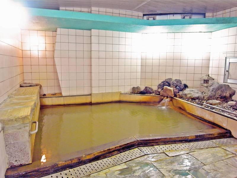 【浴場】伊香保温泉特有の「黄金の湯」を源泉100%かけ流し