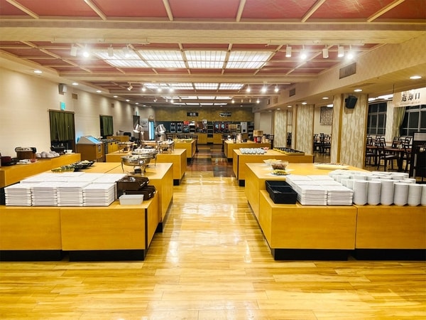 【夕食／例】種類豊富で彩り豊かな和洋中バイキング。さらにアルコールやソフトドリンクの飲み放題付（90分制）！