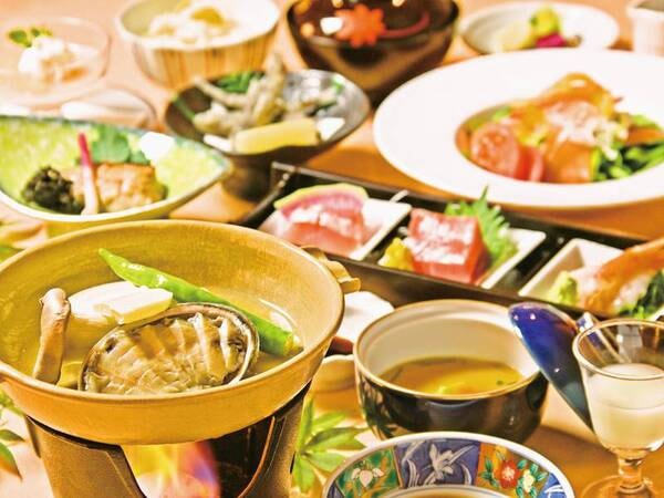 【あわび酒蒸し付スタンダード会席/例】あわび酒蒸しを中心に季節折々の伊豆の幸を堪能できる