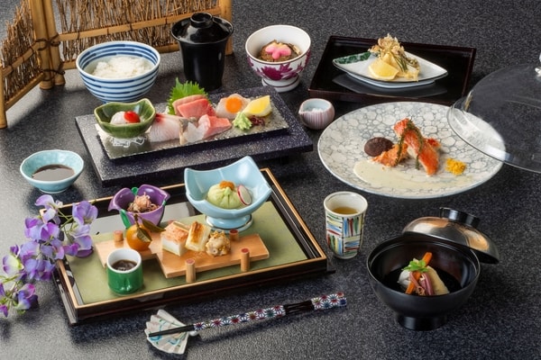 【海コース/例】おもてなしの心を料理にも…。料理長自慢のお料理に舌鼓
