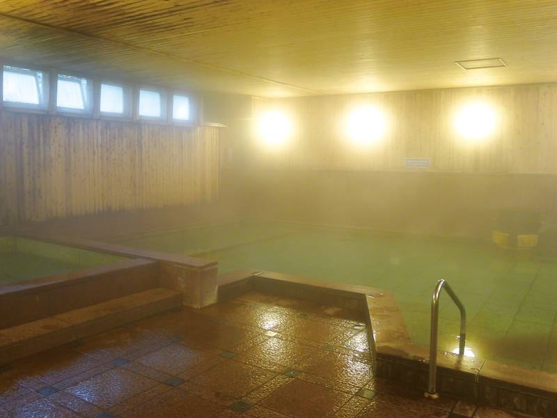 【大浴場「桧の湯」】桧の香りが漂う心温まる空間