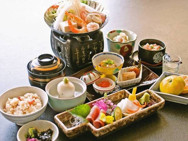 【月替り会席/例】冬の会席。季節ごとに旬を取り入れた見た目も華やかな会席料理。