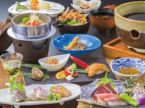 【[シニア向け]美味少量会席プラン/例】夕食は地魚とカツオ酒盗だれ石焼きをメインに、産地の新鮮な魚介を中心とした創作料理を堪能！