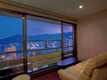 熱海の夜景も楽しめる/例