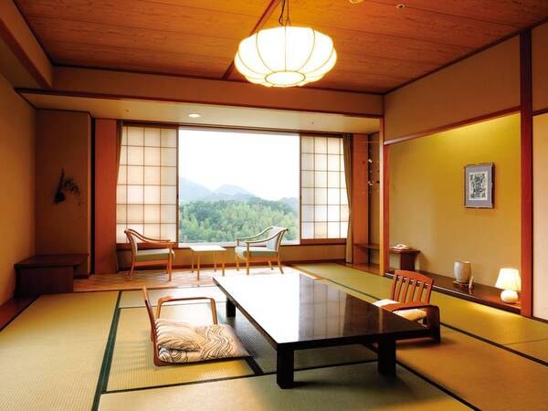 【10畳和室/例】開放感のある大きい窓が特徴。大きな窓からは、箱根や伊豆の山々が望めます