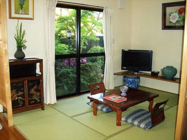 由布院温泉 お宿 五輪花の 離れの戸建て 源泉掛け流し客室露天風呂を満喫 素泊まりプラン 9 500円 離れの戸建て 天然露天風呂付 ゆこゆこ