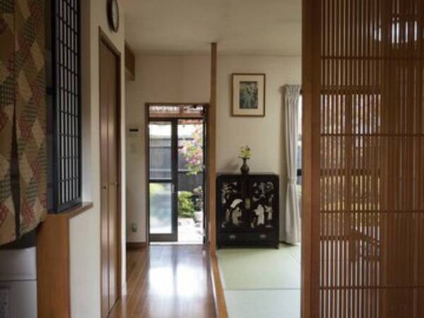 由布院温泉 お宿 五輪花の 別館 広々とした岩づくりの源泉掛け流し客室露天風呂を満喫 素泊まりプラン 10 000円 別館 岩づくり源泉掛流し客室露天風呂 ゆこゆこ