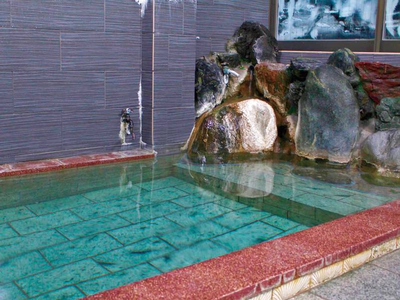 貸切浴場（左）