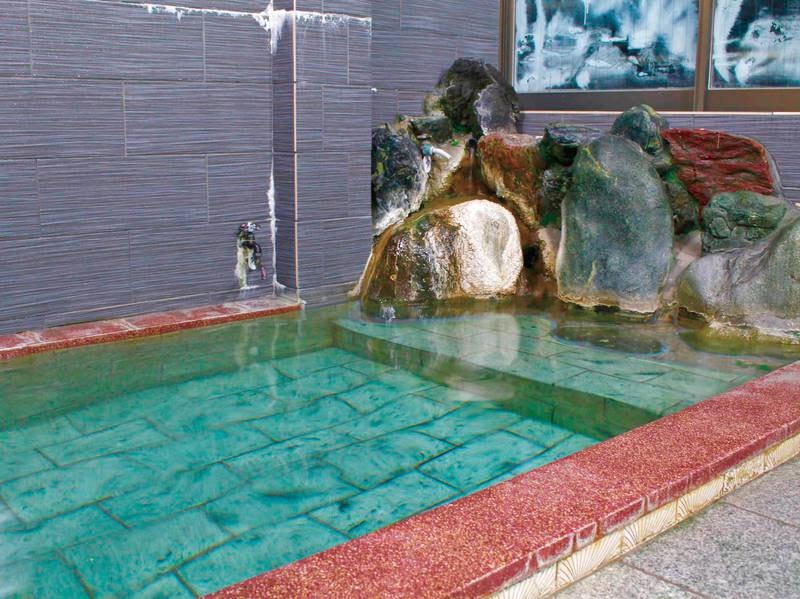 貸切浴場（左）