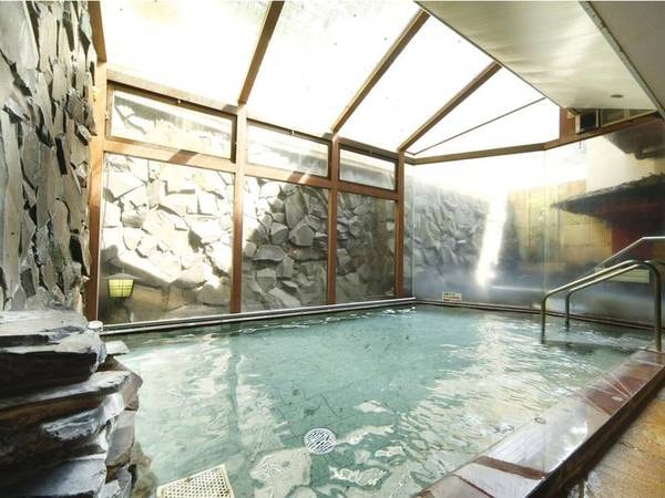 【大浴場】天然ラジウム効果の「北投石」が使われており、体の芯まで温まる