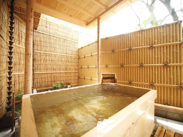 【有料貸切露天風呂】肌にしっとりとなじむ柔らかなお湯を、箱根の新鮮な空気と一緒に楽しめる